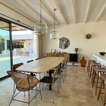 SALLE À MANGER de la pièce de vie donnant sur la piscine