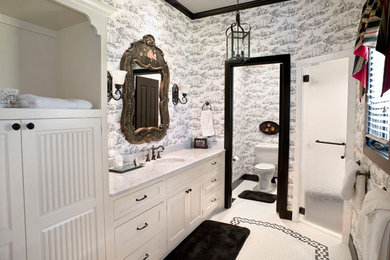 Elegant bathroom photo in Dallas