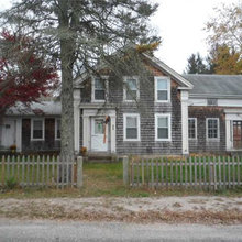 colonial farm house or greek revival ?