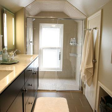 Lyndhurst, Transitional Bathroom