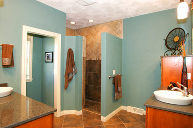 Bathroom - traditional bathroom idea in Milwaukee