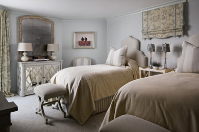 Bedroom - traditional bedroom idea in Miami