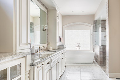 Bathroom - traditional bathroom idea in Toronto