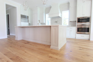 Kitchen - traditional kitchen idea in Jacksonville