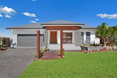 Inspiration for a large contemporary exterior in Cairns.