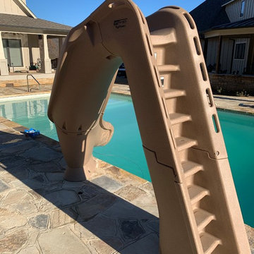 Custom vinyl liner pool with automatic cover