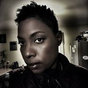 Dee Lowe's photo