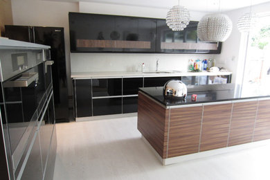Kitchen - contemporary kitchen idea in London