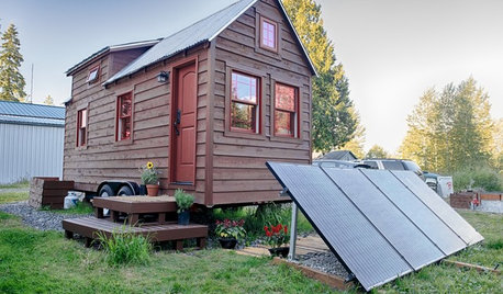 Houzzツアー:13平米の手作りのタイニーハウスで送る、光熱費ほぼゼロで快適なスモールライフ!