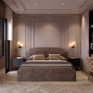 Imagen de dormitorio principal, casetón y panelado, moderno, panelado, con paredes beige, suelo de madera clara, suelo beige y panelado