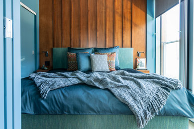 Inspiration for a small transitional master light wood floor bedroom remodel in Vancouver with blue walls