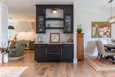 Example of a home bar design in Denver