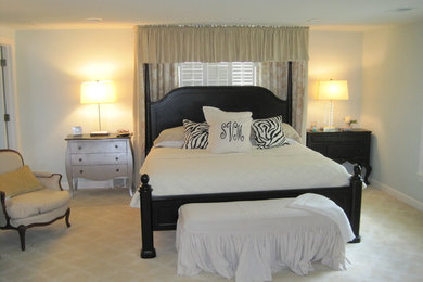 Example of a classic bedroom design in Detroit