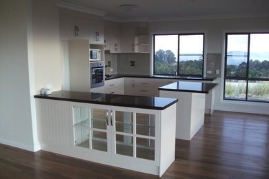 Transitional kitchen in Brisbane.