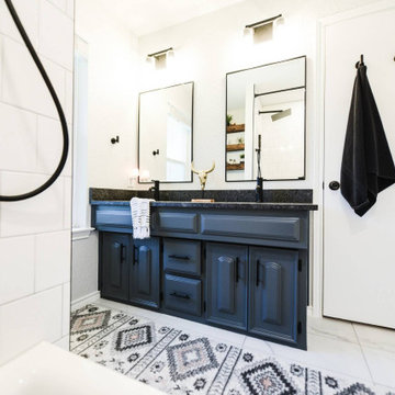 Black & White Vintage-Inspired Bathroom