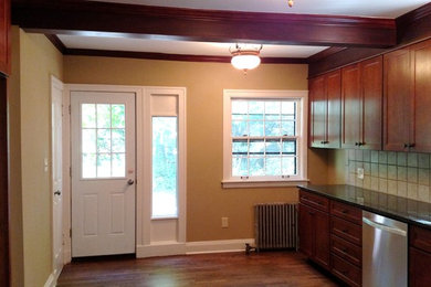 Home design - modern home design idea in Cleveland