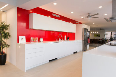Inspiration for a modern kitchen remodel in Tampa