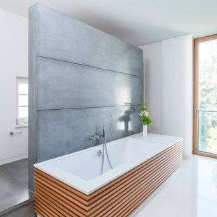 Badezimmer mit Unterbauwanne und Vinylboden Ideen, Design & Bilder