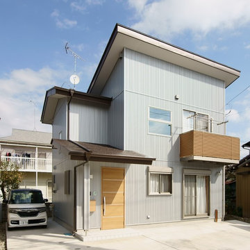 吹抜けのあるサーフスタイルの家