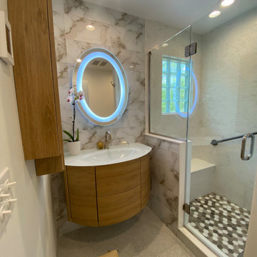 Luxurious Compact Primary Bathroom