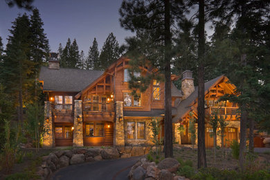 Example of a classic exterior home design in Sacramento