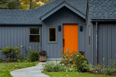 Inspiration for a mid-century modern home design remodel in New York