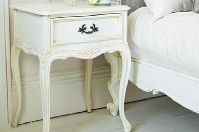 Classical White Victoria Side Table