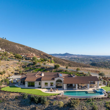Seamless Indoor-Outdoor Living: A Home Designed for Entertaining and Privacy