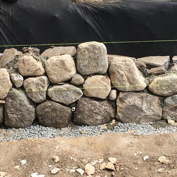 Fieldstone retaining wall