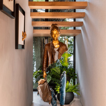 Elegant Interior Design Ideas: Incorporating Sculptures for a Modern Luxury Look