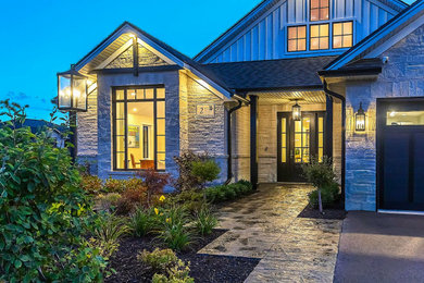 Cottage exterior home idea in Toronto