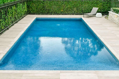 Inspiration for a contemporary pool remodel in Montreal