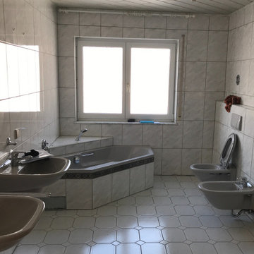 Geräumiges Familienbad - Davor
