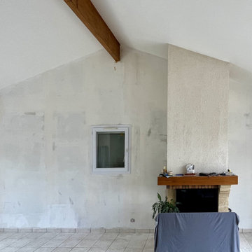 Bibliothèque murale sur mesure sous pente – esprit contemporain & naturel