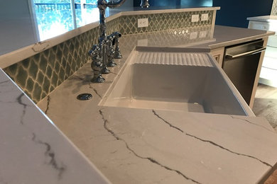 Example of a kitchen design in Seattle