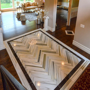 Inspiration för mellanstora eklektiska foajéer, med marmorgolv, en dubbeldörr och mörk trädörr