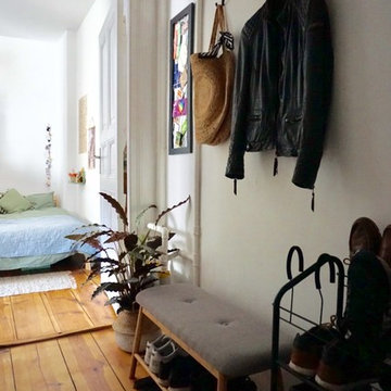 Eingangsbereich mit Garderobe und Sitzbank