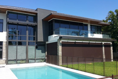 Example of a minimalist patio design in Miami
