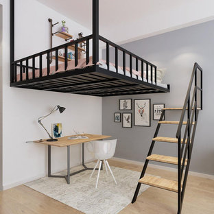 Großes Modernes Schlafzimmer im Loft-Style mit weißer Wandfarbe, Teppichboden, Kamin, Kaminumrandung aus Beton, buntem Boden, Kassettendecke und Holzwänden in Orlando