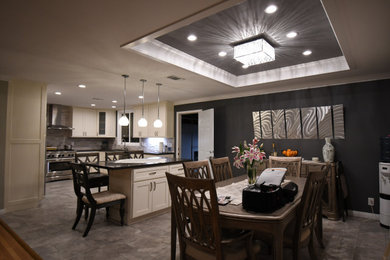 Ejemplo de comedor de cocina minimalista grande con paredes grises, suelo de baldosas de cerámica, suelo gris y casetón