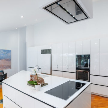Contemporary Private Home with Extensive Art Collection