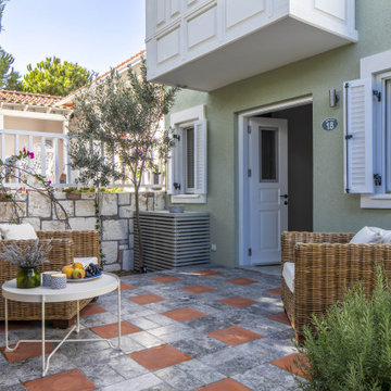THE WEEKEND HOUSE