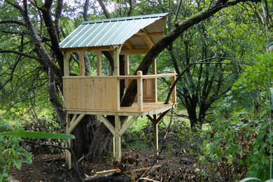 Home design - rustic home design idea in Burlington