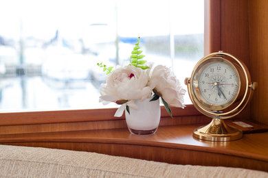 Beach style living room photo in Seattle