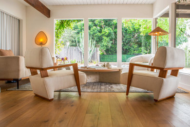 Example of a 1950s living room design in Los Angeles