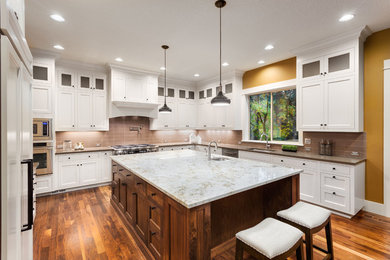 Example of a kitchen design in Los Angeles