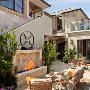 オレンジカウンティの地中海スタイルのおしゃれなテラス・中庭 (ファイヤーピット、日よけなし) の写真