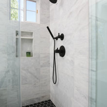 Gwen bathroom