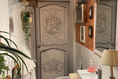 Foto di un bagno di servizio chic