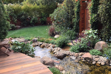 This is an example of a tropical landscaping in Los Angeles.